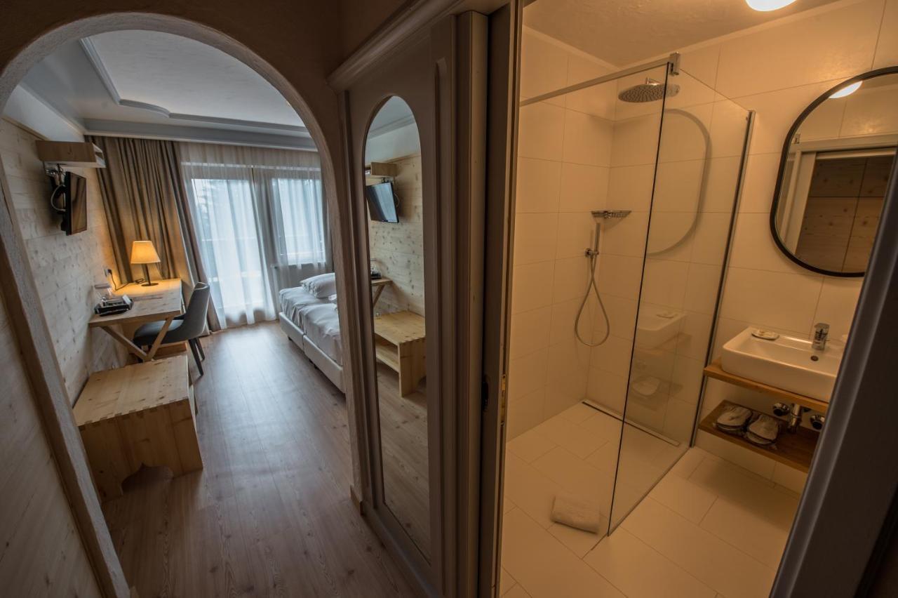 Hotel Ciasa Salares San Cassiano  Exteriör bild