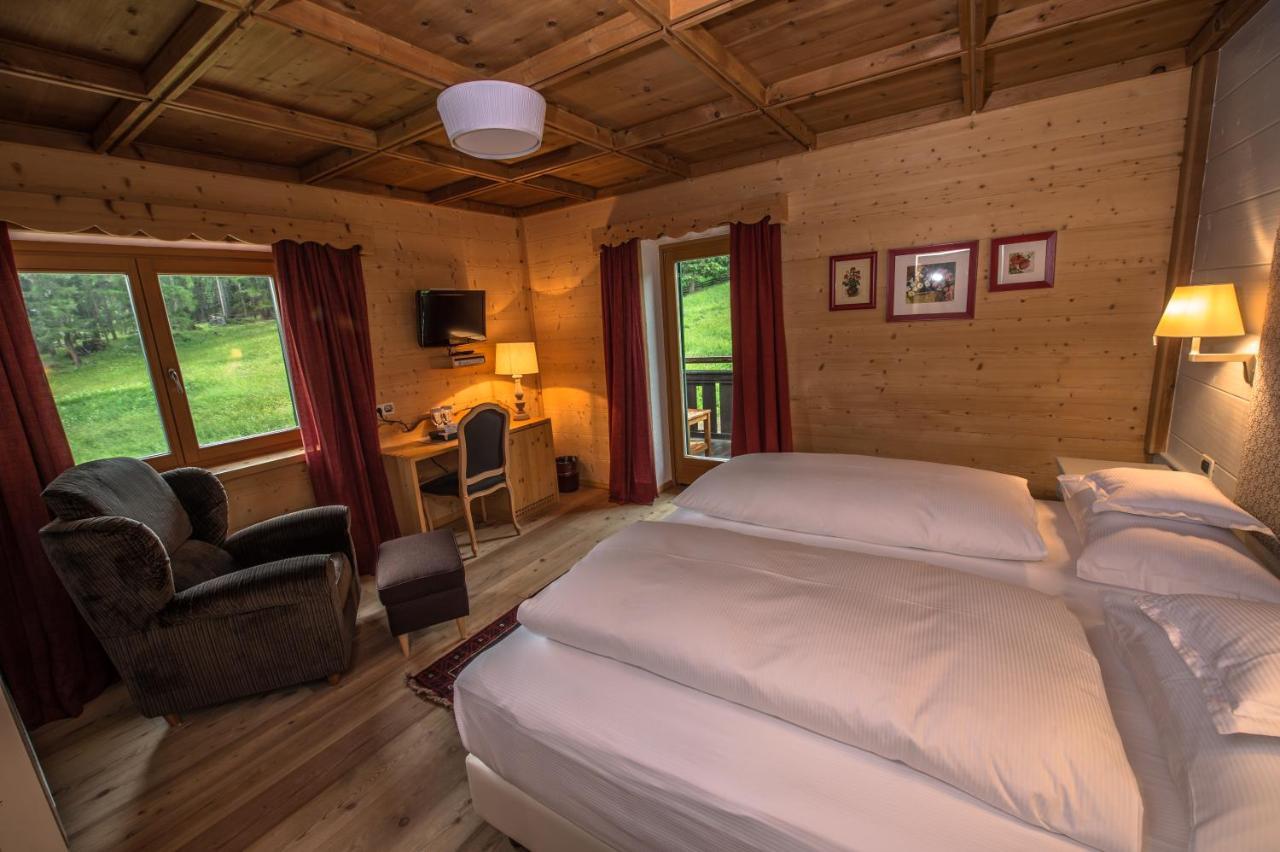 Hotel Ciasa Salares San Cassiano  Exteriör bild