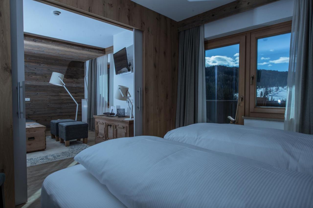 Hotel Ciasa Salares San Cassiano  Exteriör bild