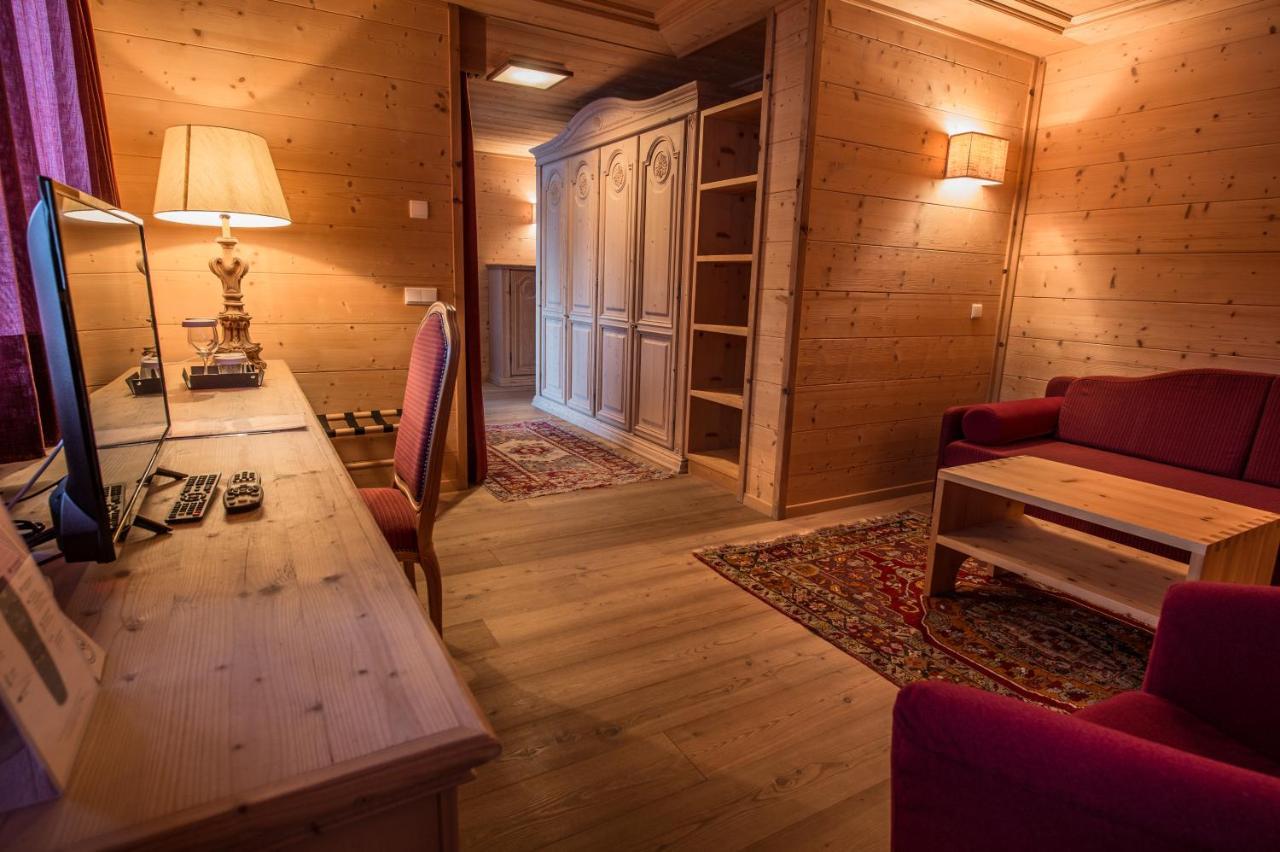 Hotel Ciasa Salares San Cassiano  Exteriör bild