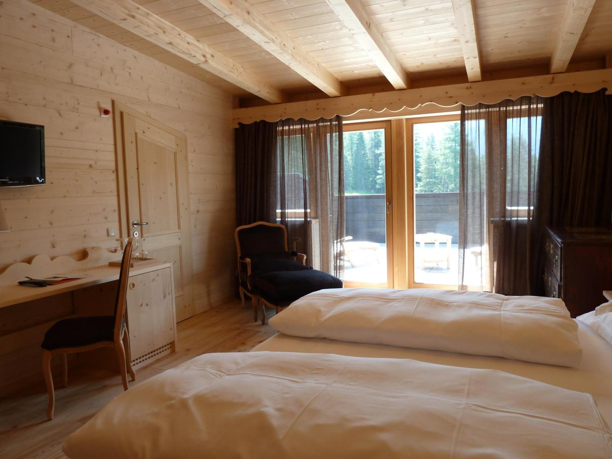 Hotel Ciasa Salares San Cassiano  Exteriör bild